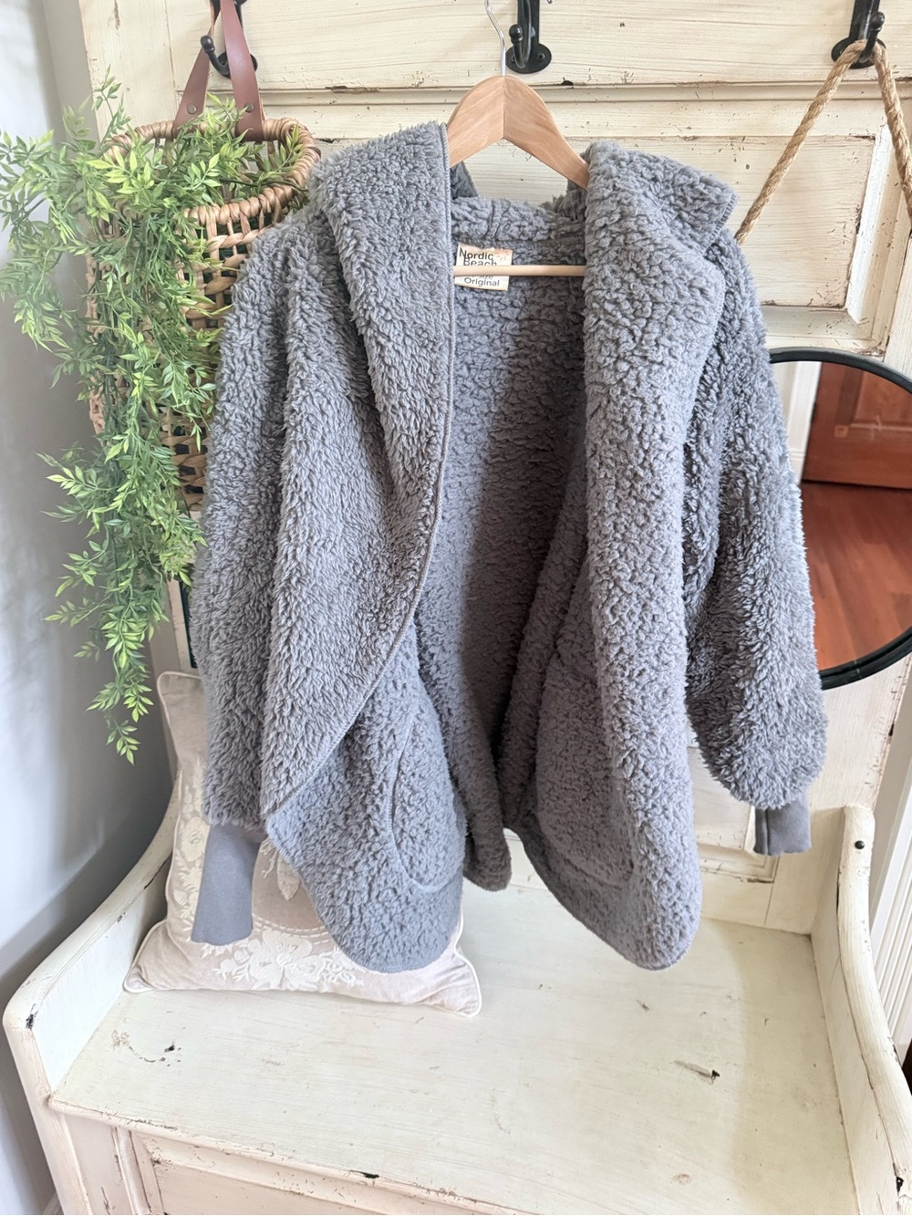 Nordic beach wrap in kitten gray